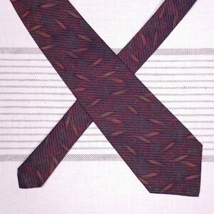 VTG Gianni Versace Silk Tie Mens Red Jacquard Abstract Leaf Pattern Luxury Italy